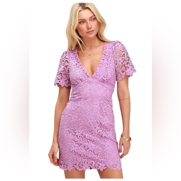 Lulus Dresses & Skirts - ✌️OUT✌️ Lulu’s Sweetie Lavender Lace flower dress V neck Size Small style 67656